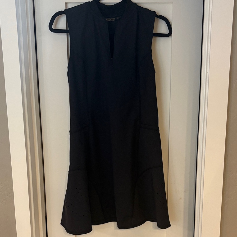 Black Sleeveless Shift Dress - Unbranded